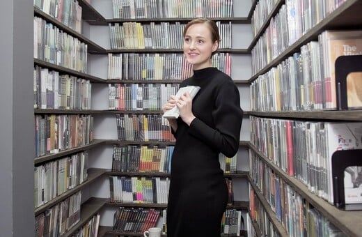 Η Renate Reinsve στη ντουλάπα της Criterion