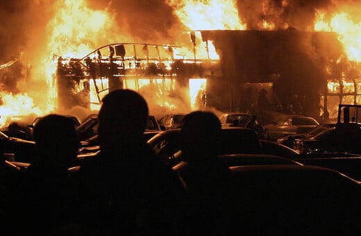 8 φορές που το πάρτι πήρε φωτιά - κυριολεκτικά