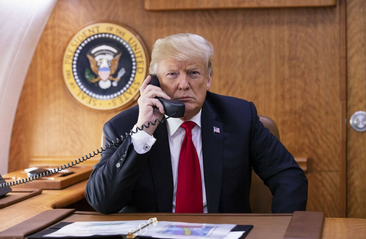 Κλιμακώνεται η απειλή πολέμου ΗΠΑ–Ιράν: Ο Τραμπ προειδοποιεί και μια αμερικανική δύναμη κατευθύνεται στην περιοχή