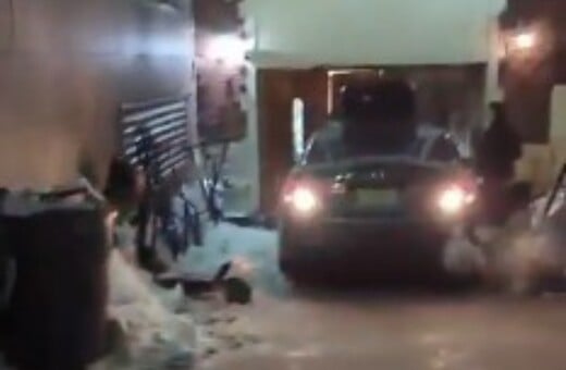 ΝΕΑ ΥΟΡΚΗ ΑΥΤΟΚΙΝΗΤΟ ΕΠΕΣΕ ΣΥΝΑΓΩΓΗ