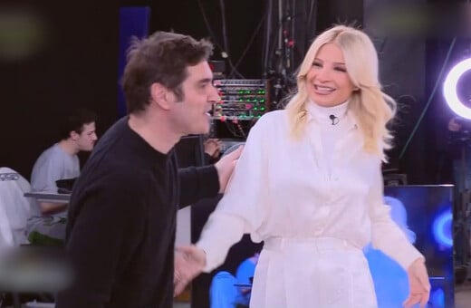 «Να έρθω να παίξω;»: Ο Χριστόφορος Παπακαλιάτης εισέβαλε στο πλατό του Buongiorno