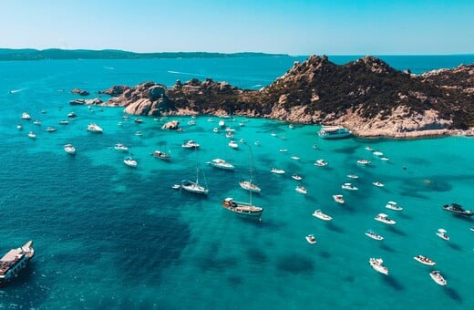 ΧΩΡΕΣ ΠΛΗΡΩΝΟΥΝ ΜΕΤΑΚΟΜΙΣΗ 