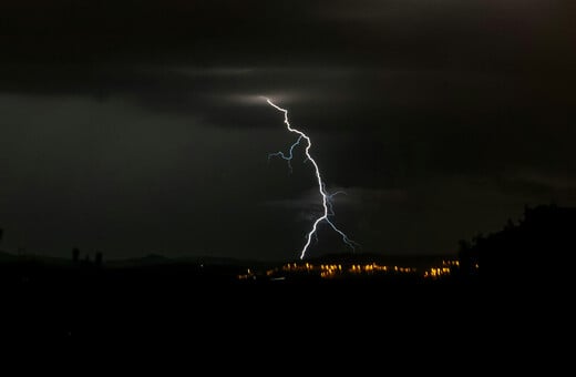 Κακοκαιρία: Προ των πυλών επικίνδυνα φαινόμενα - Κόκκινη και πορτοκαλί προειδοποίηση για αρκετές περιοχές