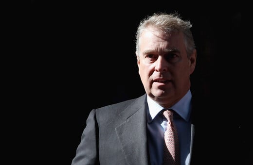 BBC: Οι τελευταίες αποκαλύψεις για τον Έπσταϊν σκάβουν ακόμη βαθύτερο λάκκο για τον πρίγκιπα Άντριου