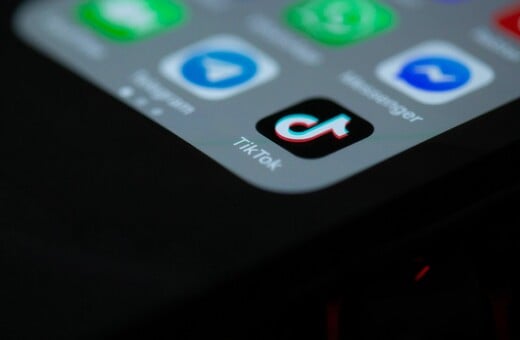 ΤΙΚΤΟΚ ΚΑΤΑΓΓΕΊΑ ΥΠΑΛΛΗΛΟΣ