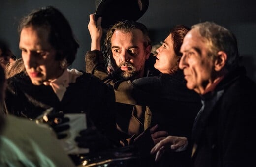 Απ’ αυτήν τη σάλα δεν θα φύγει ποτέ κανείς