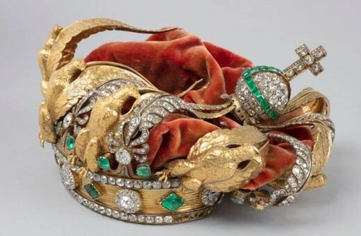 Μουσείο του Λούβρου: Οι πρώτες φωτογραφίες του στέμματος της Γαλλίδας αυτοκράτειρας Ευγενίας μετά τη ληστεία 