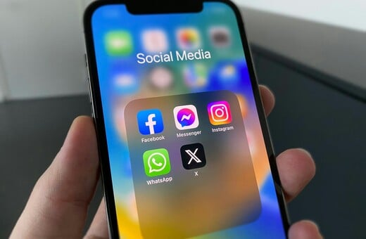 ΣΛΟΒΕΝΙΑ SOCIAL MEDIA ΑΠΑΓΟΡΕΥΣΗ ΕΦΗΒΟΙ