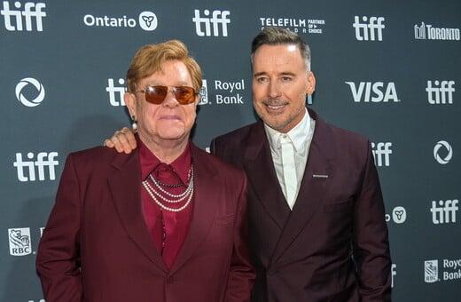 Ο Έλτον Τζον κάνει λόγο για «επαίσχυντη εισβολή» της Daily Mail στην προσωπική του ζωή