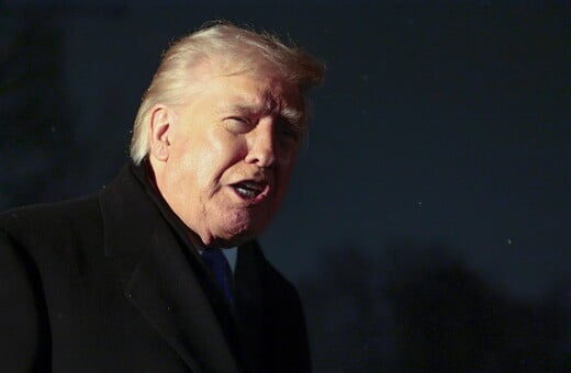 Ο Τραμπ απειλεί με επιπρόσθετους δασμούς χώρες που συναλλάσσονται με το Ιράν