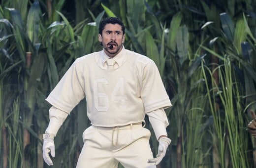 Ο Bad Bunny επέλεξε Zara outfit για το Super Bowl και όχι τυχαία