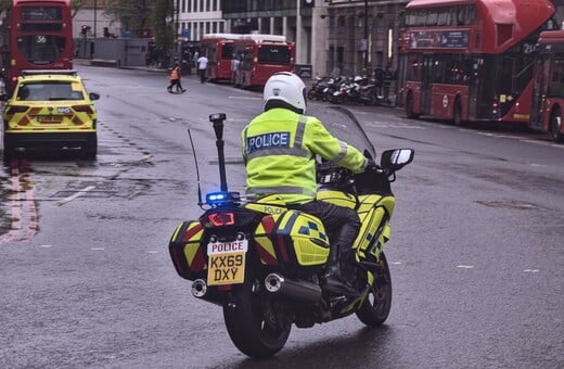 ΛΟΝΔΙΝΟ ΕΠΙΘΕΣΗ ΜΑΧΑΙΡΙ ΜΑΘΗΤΕΣ ΣΧΟΛΕΙΟ