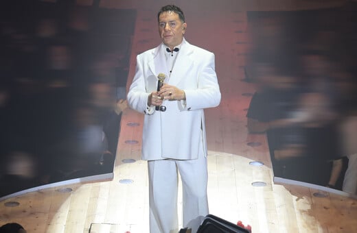 Γιώργος Μαζωνάκης: «Οι συγγενείς του δεν ξέρουν τίποτα» - Ο τραγουδιστής νοσηλεύεται με ιογενή λοίμωξη