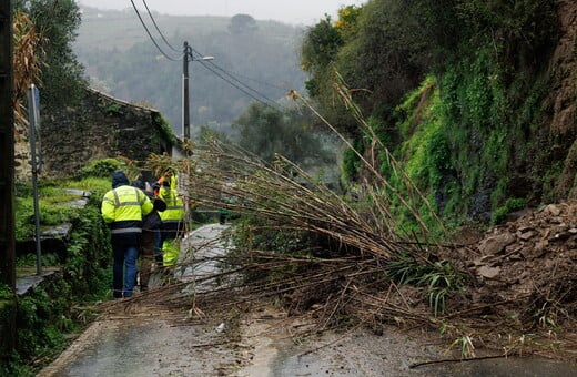 ΠΟΡΤΟΓΑΛΙΑ ΚΑΚΟΚΑΙΡΙΑ ΠΛΗΜΜΥΡΕΣ ΒΡΟΧΟΠΤΩΣΕΙΣ