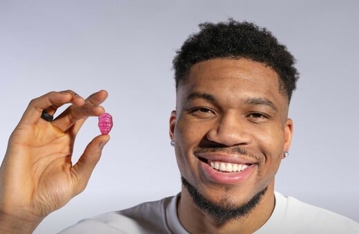 ΓΙΑΝΝΗΣ ΑΝΤΕΤΟΚΟΥΝΜΠΟ ΖΕΛΕΔΑΚΙΑ ΓΛΥΚΑ