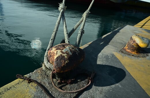 ΠΛΟΙΑ ΔΕΜΕΝΑ ΙΣΧΥΡΟΙ ΑΝΕΜΟΙ ΛΙΜΑΝΙΑ ΔΡΟΜΟΛΟΓΙΑ