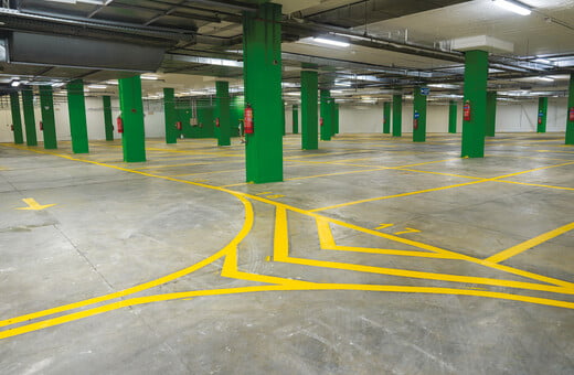 Πώς η ανάπλαση των κλειστών πάρκινγκ δίνει μια ανάσα στο κέντρο της πόλης