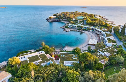 Grand Resort Lagonissi: Το resort-ορόσημο της Αθηναϊκής Ριβιέρας υποδέχεται την καλοκαιρινή περίοδο