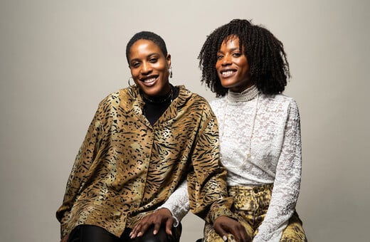 «Μη μας ρωτάς από πού είμαστε. Είμαστε 100% Ελληνίδες και 100% Νιγηριανές»