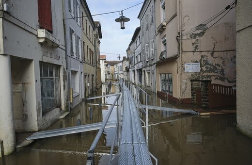 ΓΑΛΛΙΑ ΒΡΟΧΟΠΤΩΣΕΙΣ ΠΛΗΜΜΥΡΕΣ ΣΥΝΑΓΕΡΜΟΣ