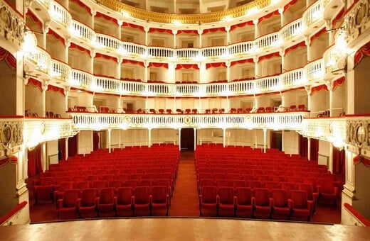 ΦΩΤΙΑ ΝΑΠΟΛΗ ΘΕΑΤΡΟ SANNAZARO