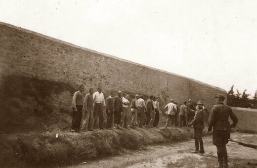 Καισαριανή: Δρομολογούνται διαδικασίες από το ΥΠΠΟ για τις φωτογραφίες με τους 200 εκτελεσθέντες - Τι λέει ο συλλέκτης που τις έχει