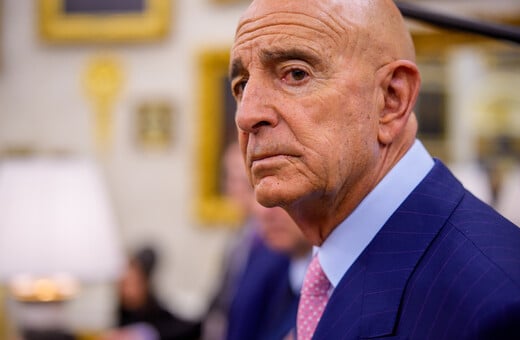 Τομ Μπαράκ: Ο δισεκατομμυριούχος φίλος του Τραμπ στη σκιά του σκανδάλου Έπστιν