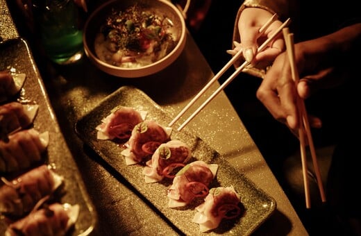 Ghost Sake Bar: Ένα μινιόν speakeasy για ασιατική κουζίνα