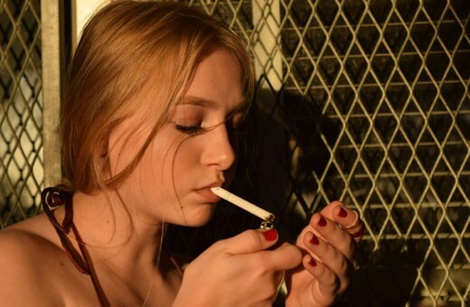 Ευρώπη: Οι έφηβες έχουν το υψηλότερο ποσοστό καπνίσματος της ηλικίας τους παγκοσμίως