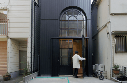 Ένα οικογενειακό σπίτι στο Τόκιο όσο μια θέση parking 