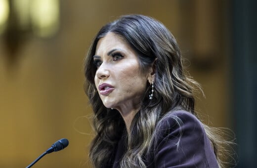 ΚΡΙΣΤΙ ΝΟΕΜ ΠΑΡΑΙΤΗΣΗ ΤΡΑΜΠ