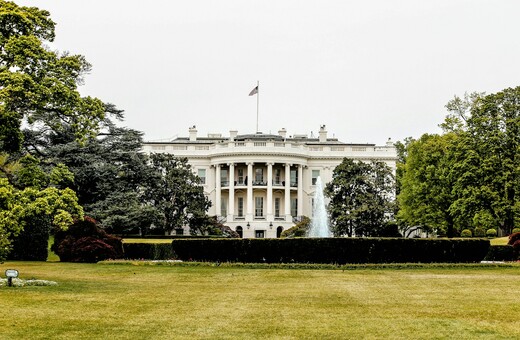 ΡΩΣΙΑ ΗΠΑ ΙΡΑΝ ΛΕΥΚΟΣ ΟΙΚΟΣ ΚΑΡΟΛΑΪΝ ΛΕΒΙΤ ΠΟΛΕΜΟΣ