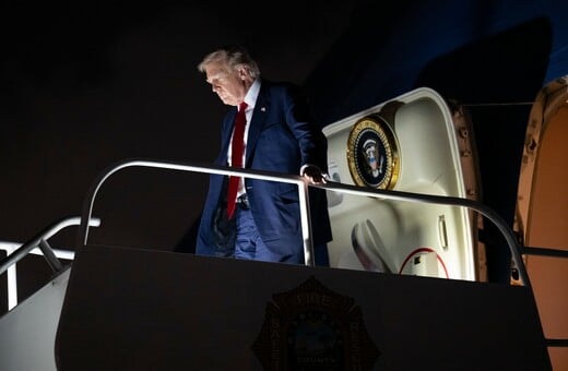 Η «μεταμόρφωση» του Ντόναλντ Τραμπ από ειρηνιστή πρόεδρο σε ηγέτη πολέμου