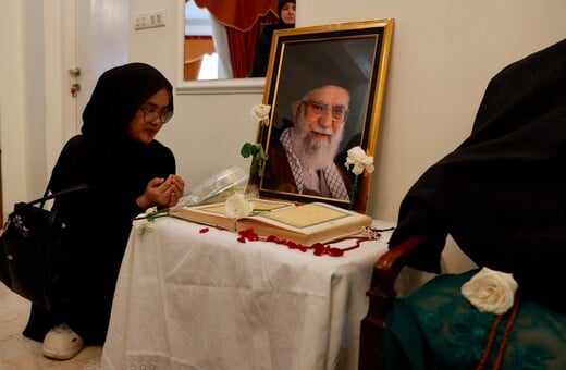 ΔΙΑΔΟΧΟΣ ΧΑΜΕΝΕΙ ΝΕΟΣ ΑΝΩΤΑΤΟΣ ΗΓΕΤΗΣ ΙΡΑΝ