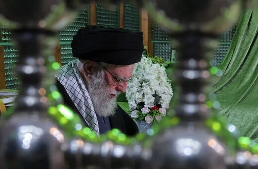 «Τέλος μιας εποχής»: Ο θάνατος Χαμενεΐ θεωρείται για το Ιράν μια στιγμή αντίστοιχη με την πτώση του Τείχους του Βερολίνου