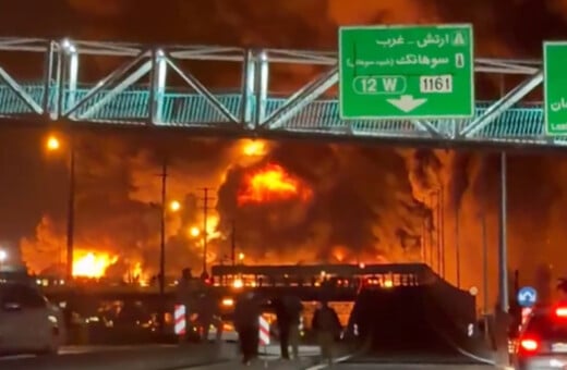 Ιράν: Απόκοσμες εικόνες μετά το χτύπημα στις πετρελαϊκές εγκαταστάσεις -