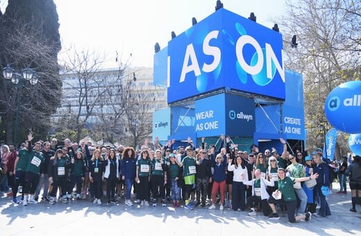 Περισσότεροι από 30.000 δρομείς έτρεξαν σαν ένα στον Ημιμαραθώνιο της Αθήνας