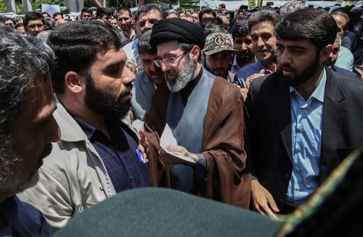 ΙΡΑΝ ΜΟΤΖΤΑΜΠΑ ΧΑΜΕΝΕΙ ΑΓΙΑΤΟΛΑΧ