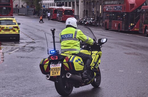 ΒΡΕΤΑΝΙΑ ΕΠΙΘΕΣΗ ΜΑΧΑΙΡΙ ΜΑΘΗΤΗΣ ΣΧΟΛΕΙΟ