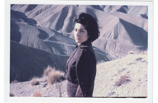 The house is black. Ένα πολυπόστ του Στάθη Τσαγκαρουσιάνου