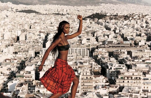 «Είσαι ό,τι φοράς», μια έκθεση για την τέχνη και το ρούχο στον 21ο αιώνα