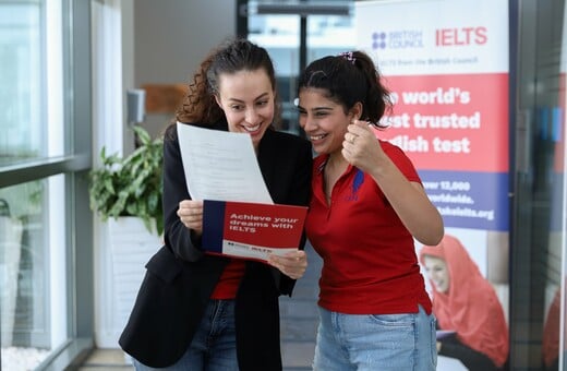 Αγγλικά και σπουδές: Πώς να επιλέξετε τις εξετάσεις που θα ανοίξουν πόρτες στο εξωτερικό