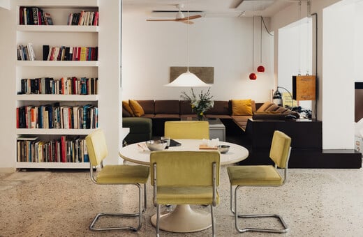 ΕΠΕΞ Ένα σπίτι όπου τα μπάνια έχουν πρωταγωνιστικό ρόλο/Ένα σπίτι με το γούστο του καλλιτέχνη και όλα φτιαγμένα από τον ίδιο