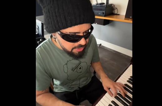 Eurovision 2026: «Θα νικήσουμε» - Ο Akylas ερμήνευσε μία διαφορετική εκτέλεση του «Ferto» και αποθεώθηκε