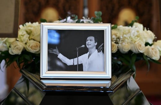 Γιώργος Μαρίνος: Συγκίνηση στο τελευταίο «αντίο» του μεγάλου Έλληνα σόουμαν