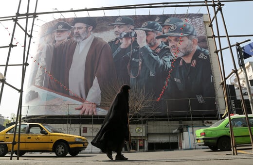 Σαχράμ Χοσραβί: «Ο πόλεμος ρίχνει “σανίδα σωτηρίας” στο καθεστώς της Τεχεράνης, το οποίο μόνο ο λαός μπορεί να ανατρέψει»