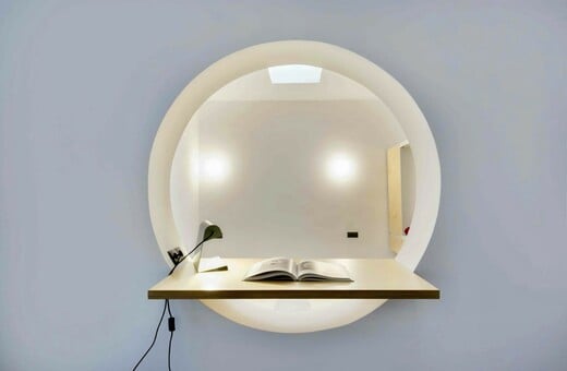 Μια μικρή, υπόγεια αποθήκη έγινε ένα όμορφο, φωτεινό στούντιο 