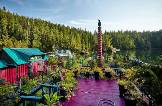 Ένα αγρόκτημα επιπλέει σ' αυτό το αυτοσχέδιο νησί 