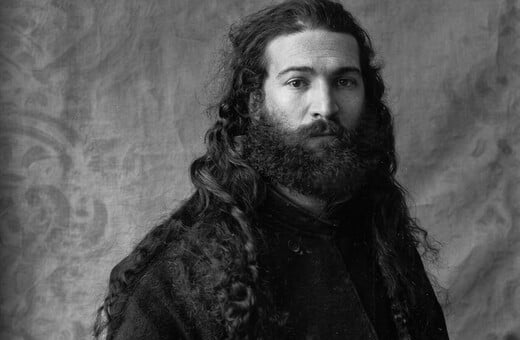 Κρίμα τόσο ωραίος άντρας και να είναι μόνος ― ένα πολυπόστ του Στάθη Τσαγκαρουσιάνου 