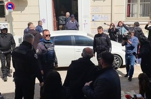 ΚΑΡΔΙΤΣΑ ΔΟΛΟΦΟΝΙΑ ΤΡΑΓΟΥΔΙΣΤΗΣ